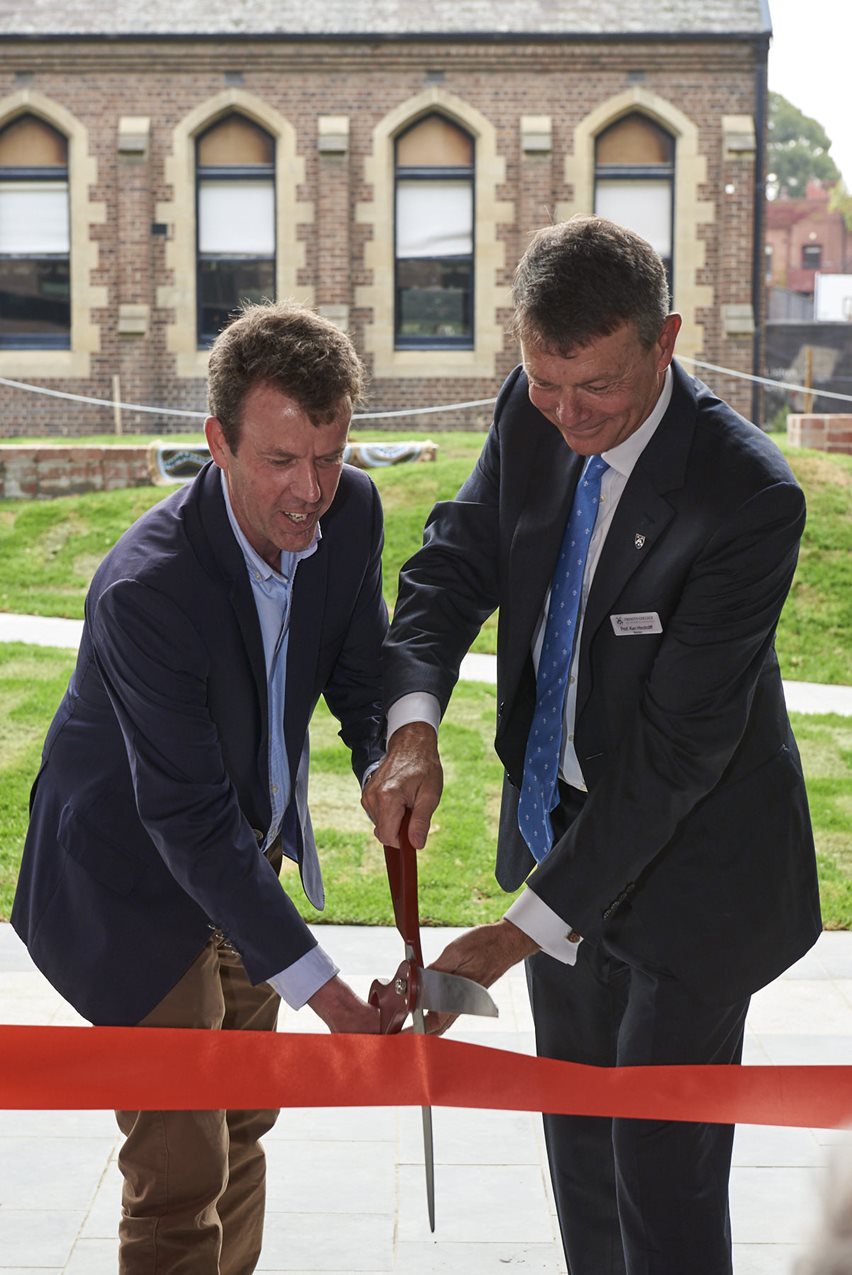 Hon Dan Tehan and Prof Ken Hinchcliff opening building